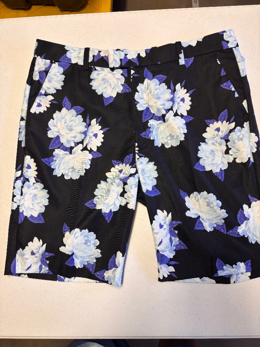 Awesome mens size 36 G/Fore golf shorts floral pattern